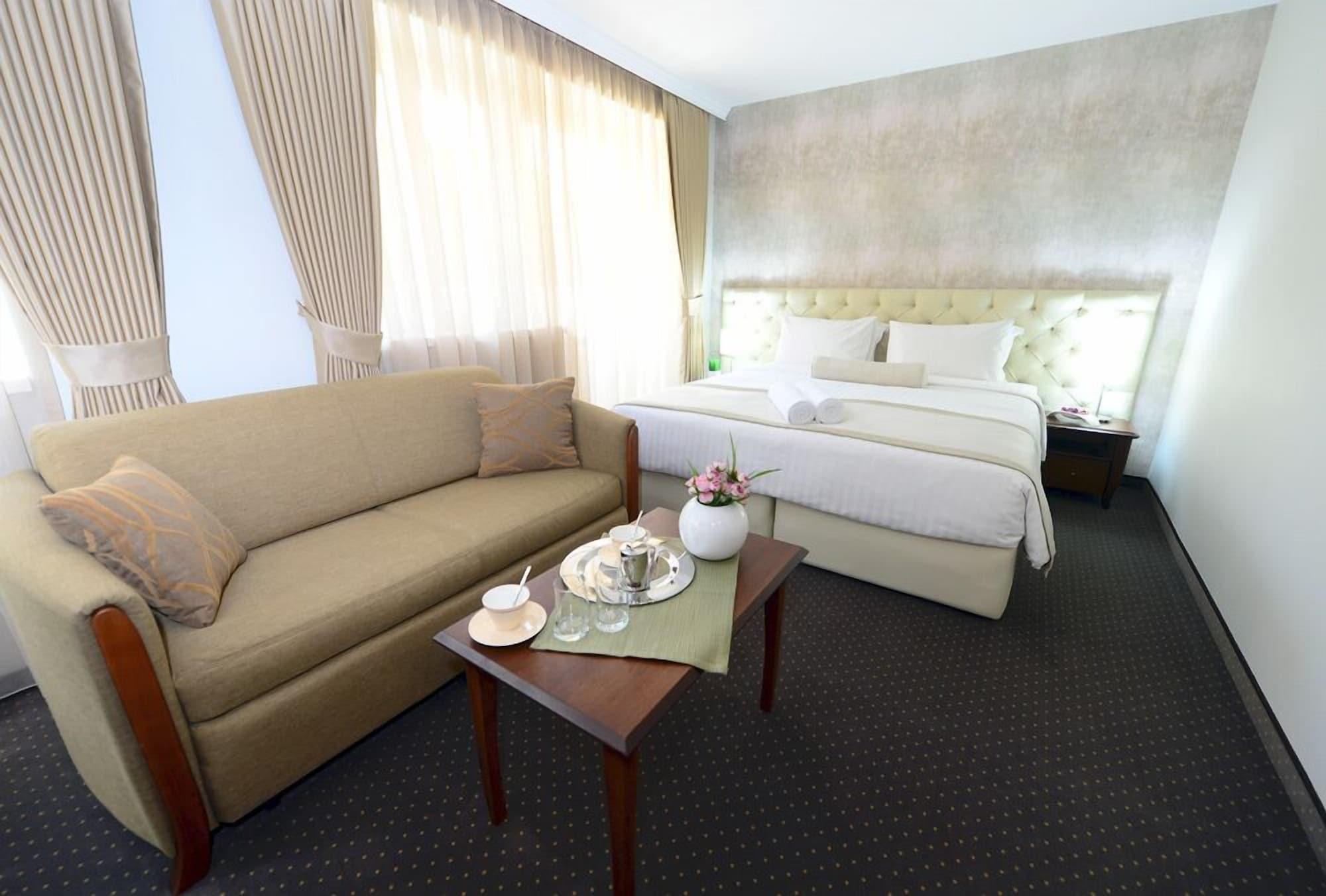 Alexandar Square Boutique Hotel Skopje Bagian luar foto