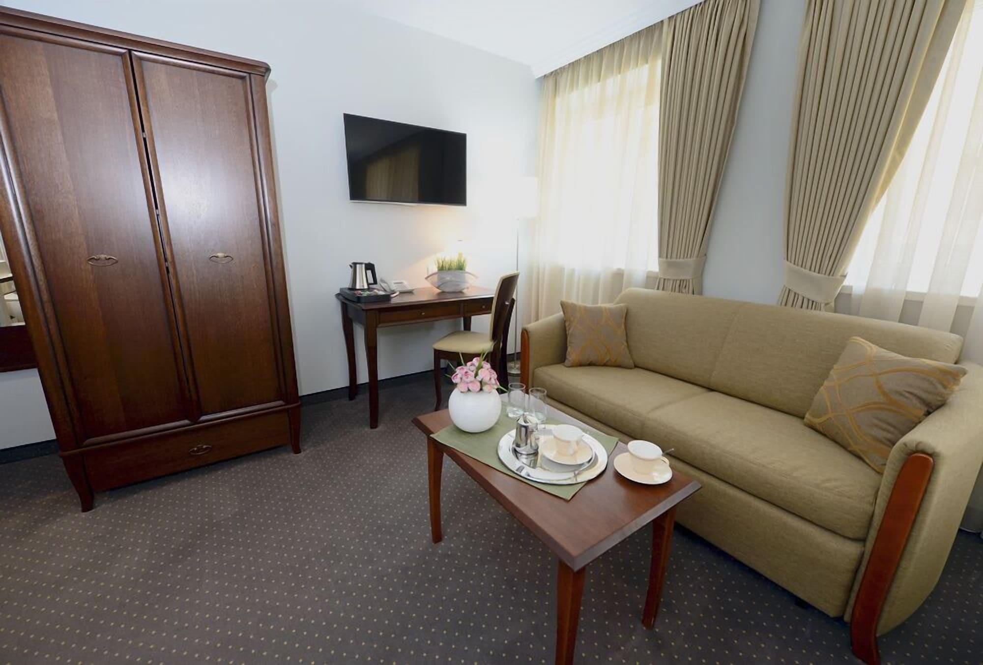 Alexandar Square Boutique Hotel Skopje Bagian luar foto
