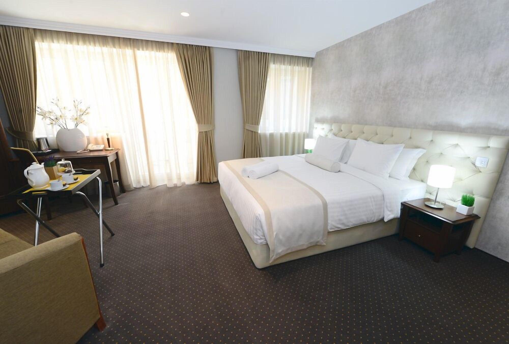 Alexandar Square Boutique Hotel Skopje Bagian luar foto