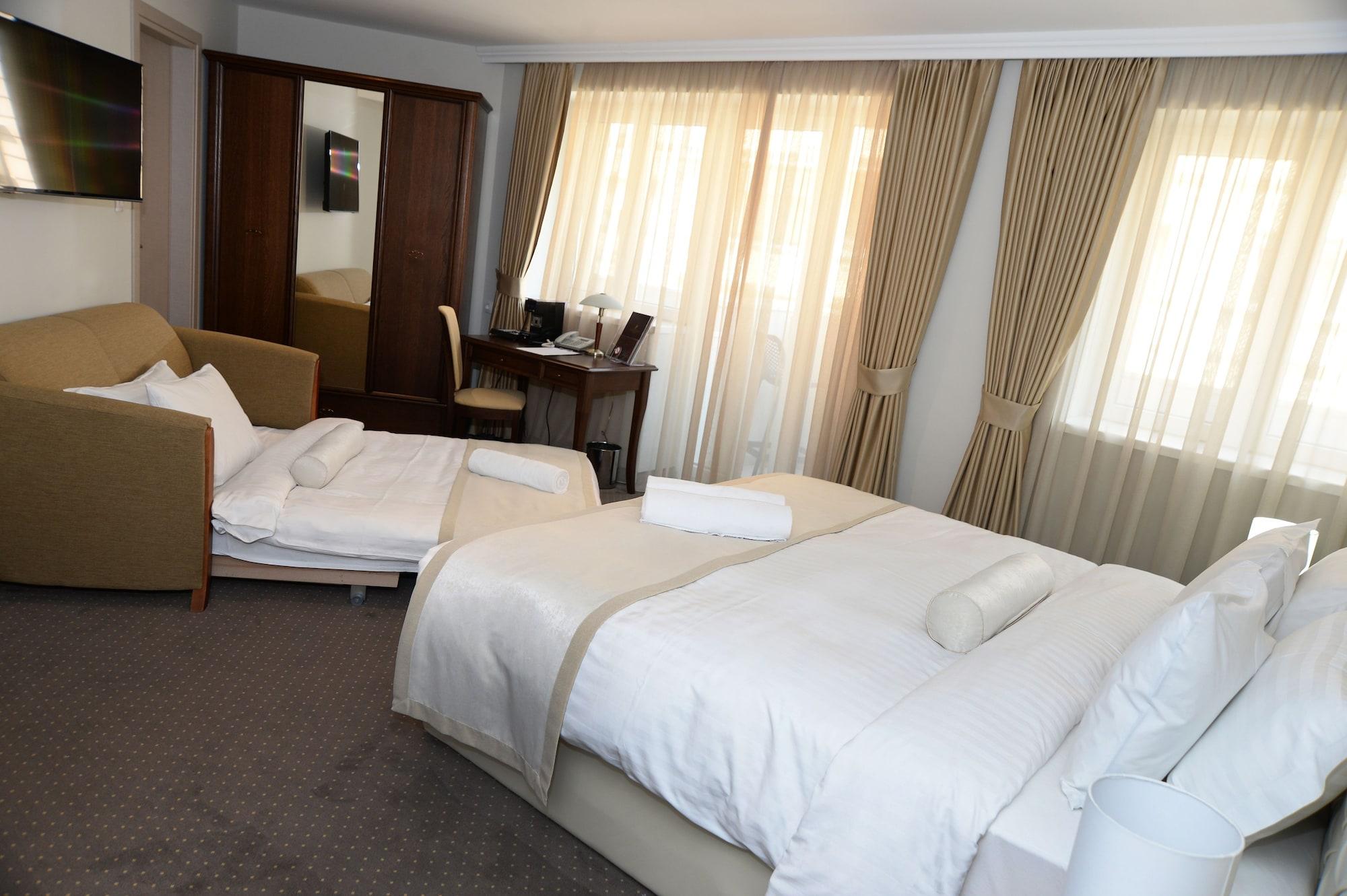 Alexandar Square Boutique Hotel Skopje Bagian luar foto