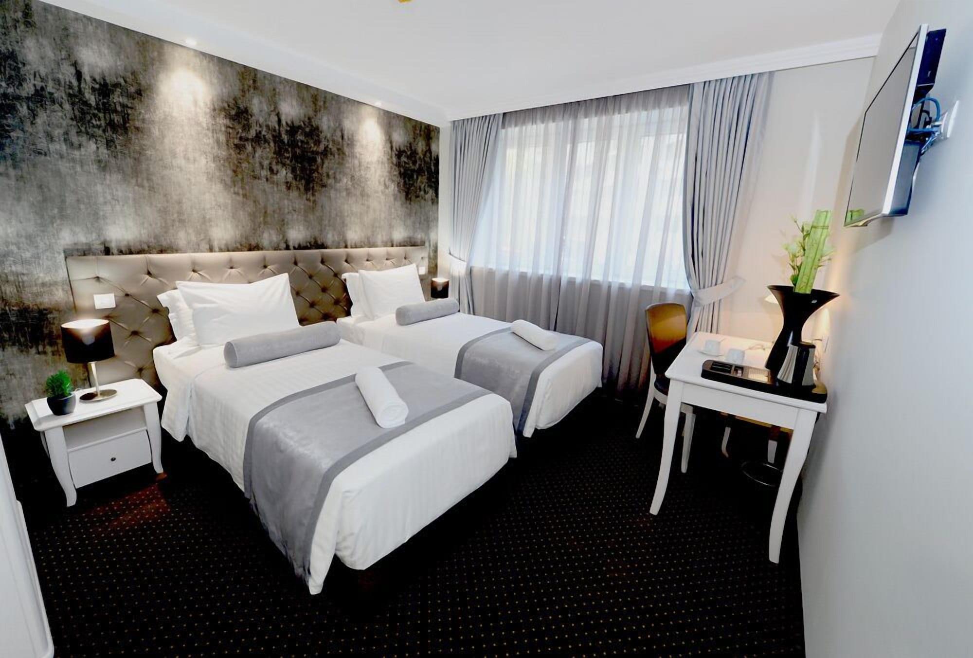 Alexandar Square Boutique Hotel Skopje Bagian luar foto