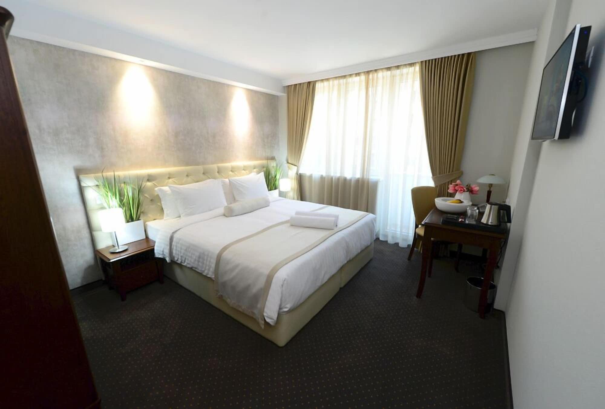 Alexandar Square Boutique Hotel Skopje Bagian luar foto