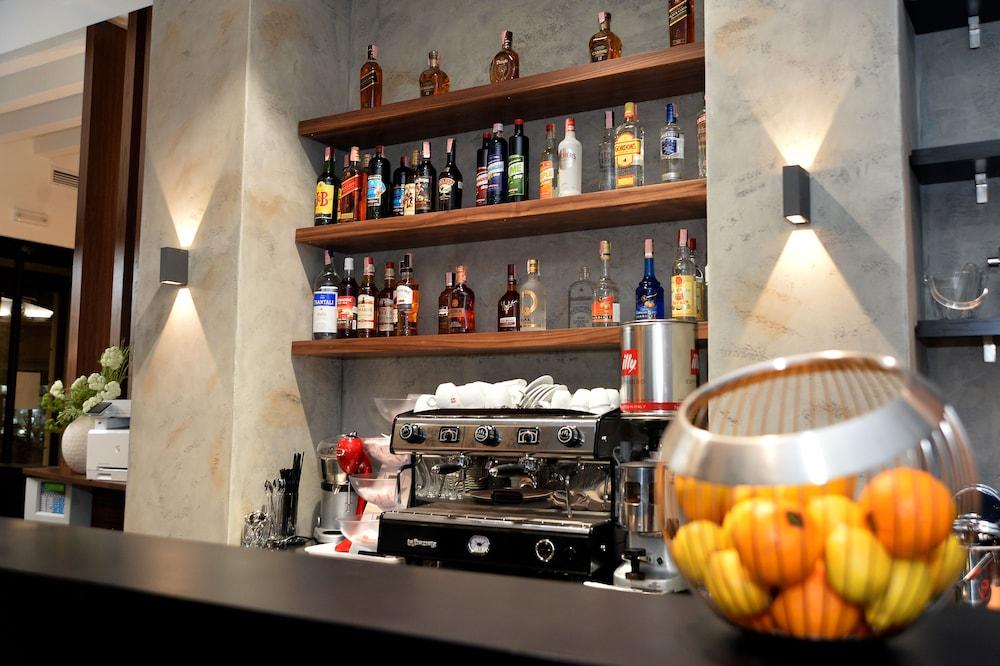 Alexandar Square Boutique Hotel Skopje Bagian luar foto