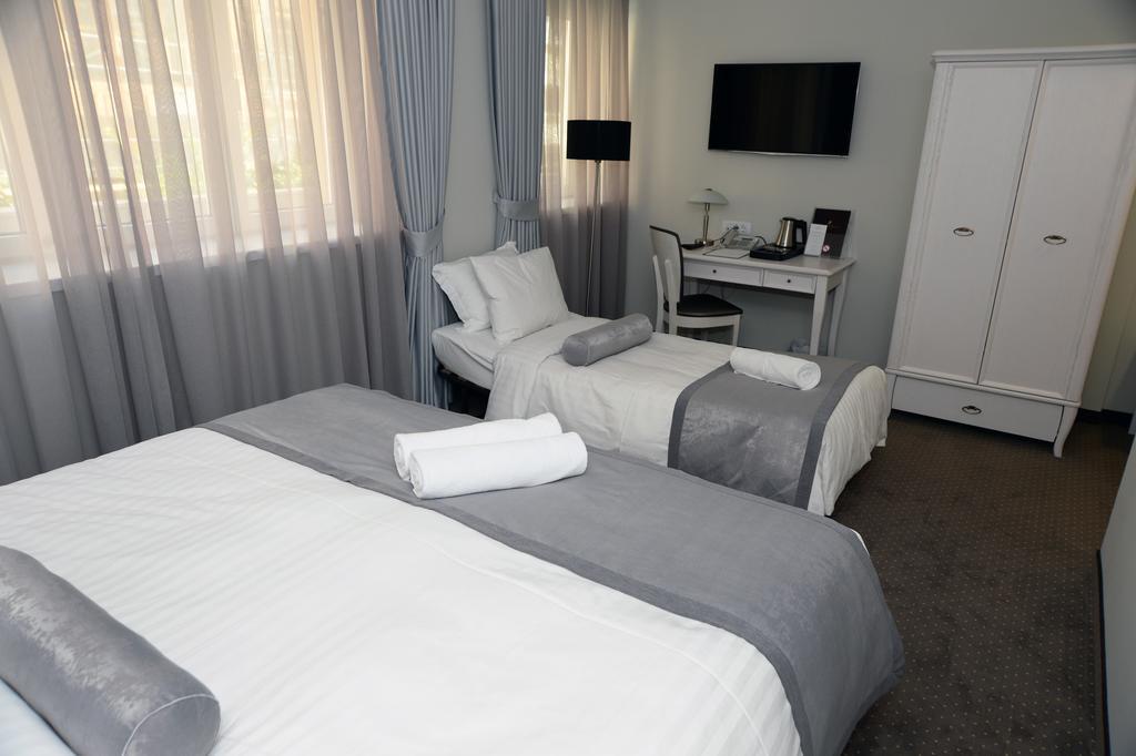 Alexandar Square Boutique Hotel Skopje Bagian luar foto