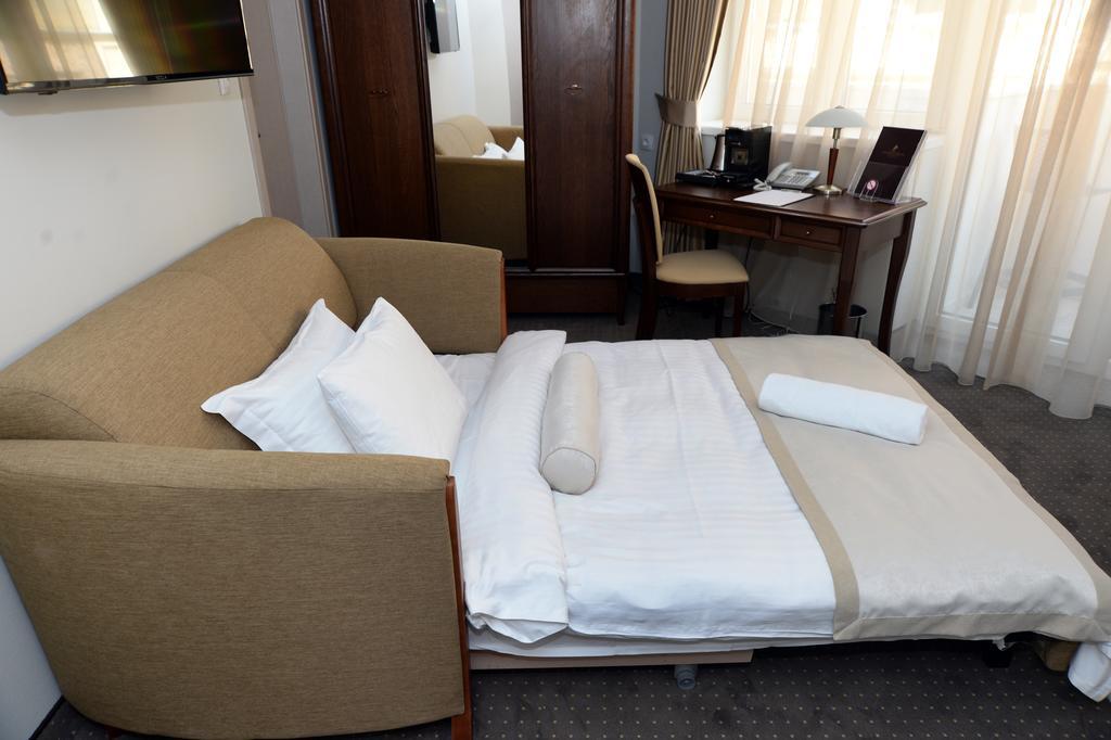 Alexandar Square Boutique Hotel Skopje Bagian luar foto