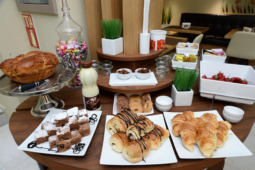 Alexandar Square Boutique Hotel Skopje Bagian luar foto