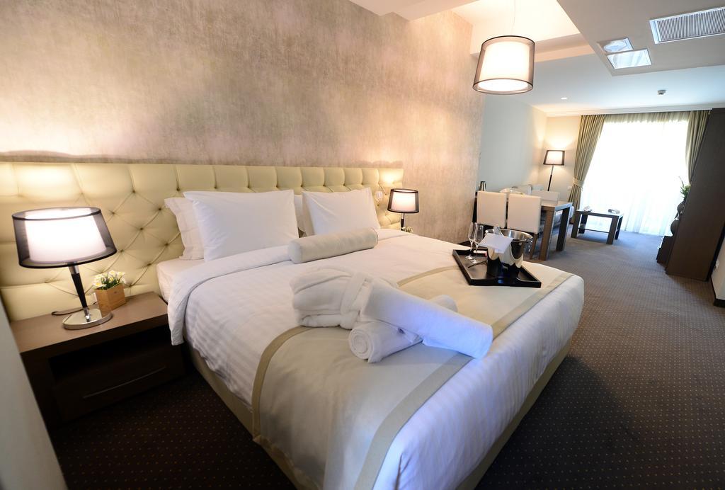Alexandar Square Boutique Hotel Skopje Ruang foto